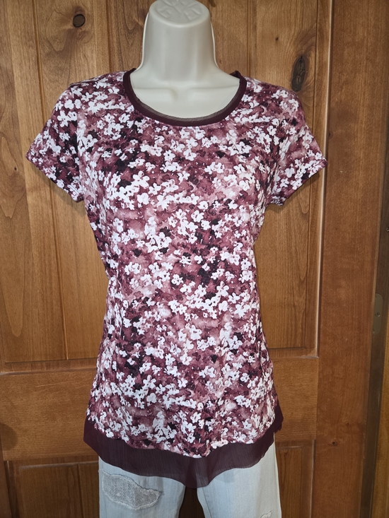 Simply Vera Vera Wang Tops - Simply Vera Vera Wang Burgundy Floral Short-Sleeve Tee